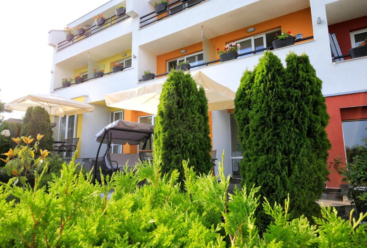 Stayinn Rainbow Houses Beachfront By Asteri Hotels Sluneční pobřeží Exteriér fotografie
