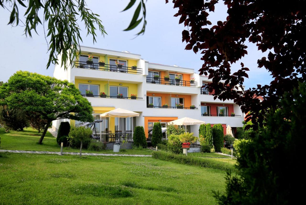 Stayinn Rainbow Houses Beachfront By Asteri Hotels Sluneční pobřeží Exteriér fotografie