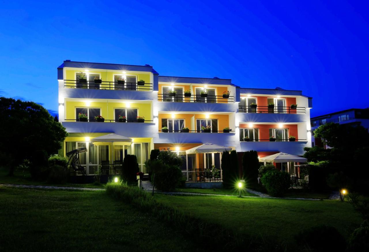Stayinn Rainbow Houses Beachfront By Asteri Hotels Sluneční pobřeží Exteriér fotografie
